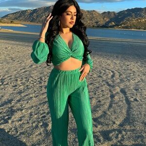 Elegant Green Women's Two Piece Top &
Pants Set
